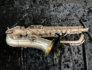 Photo Vintage Supertone 'Bandmaster' Alto in Satin Silver with Gold Wash Bell #02538 - Pan-Am Stencil